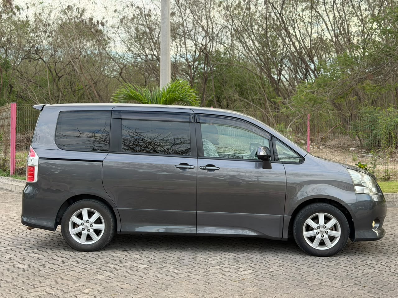 TOYOTA NOAH CHASSIS thumbnail 7